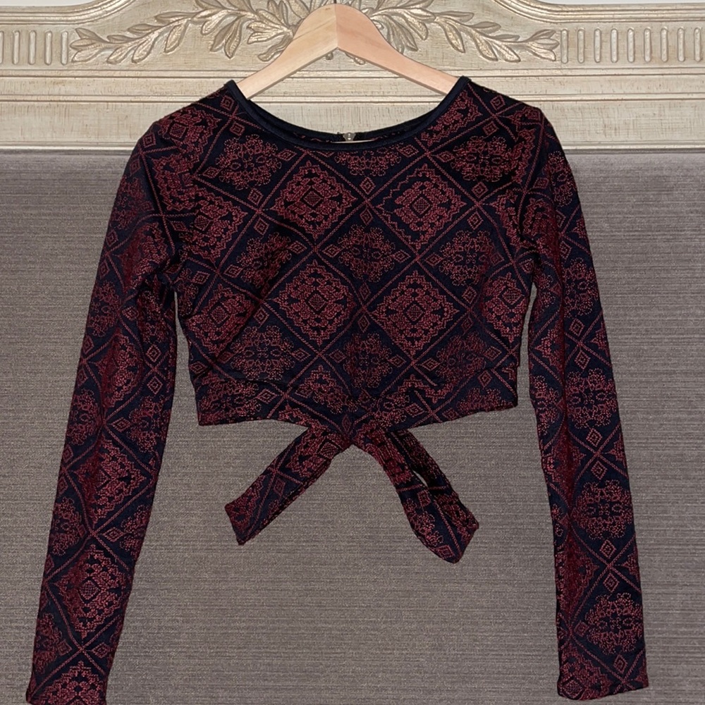 Cute holiday crop top!